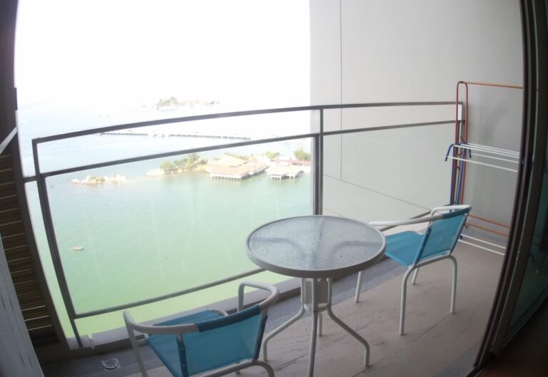 Marina Bayfront Sriracha