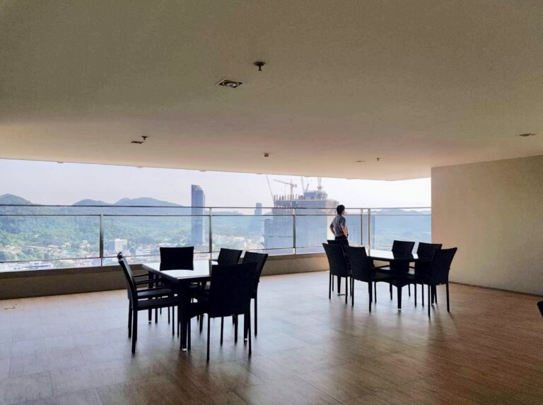 Marina Bayfront Sriracha
