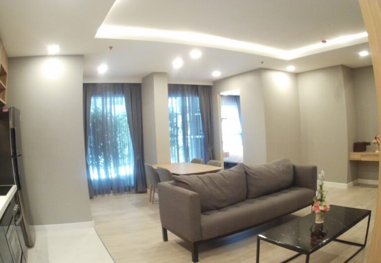 Upper Suites Sriracha