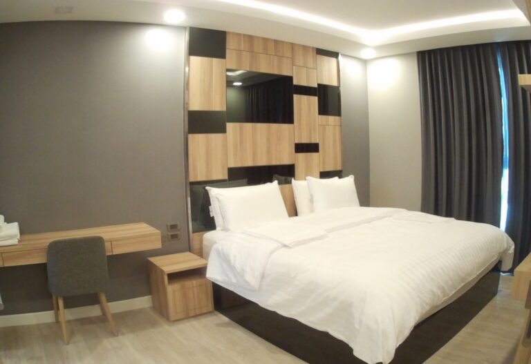 Upper Suites Sriracha
