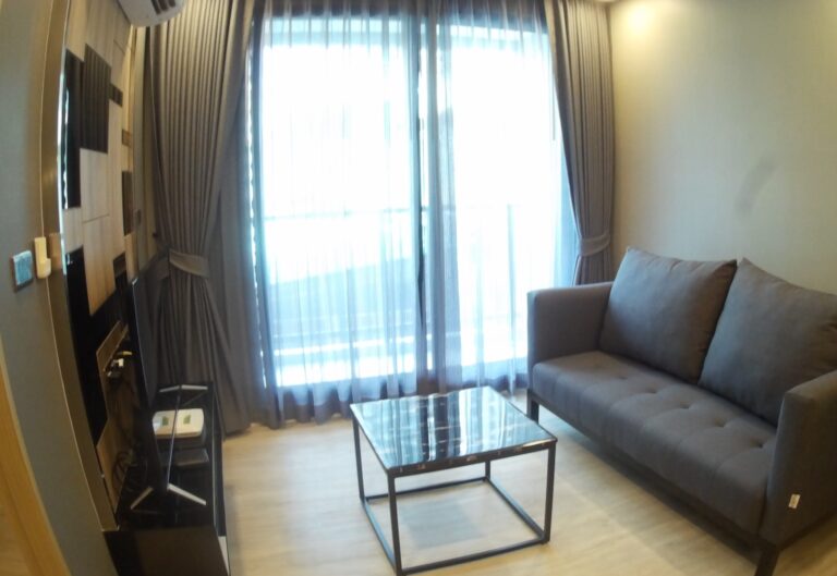 Upper Suites Sriracha
