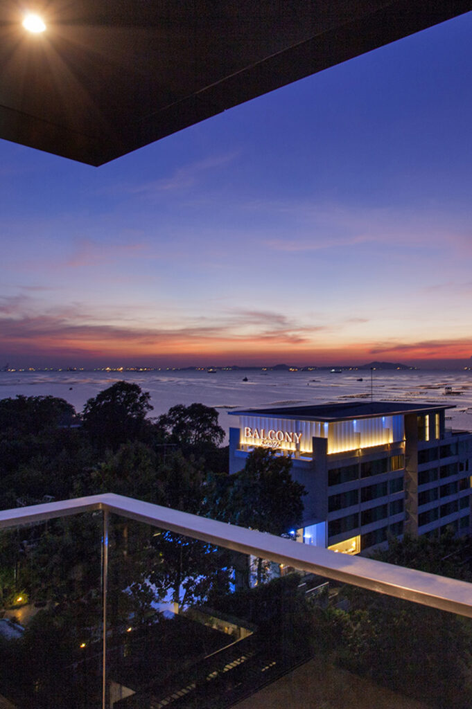 Balcony Seaside Sriracha Hotel & Serviced Apartments｜夕景・海側の眺望（目視確認済み）