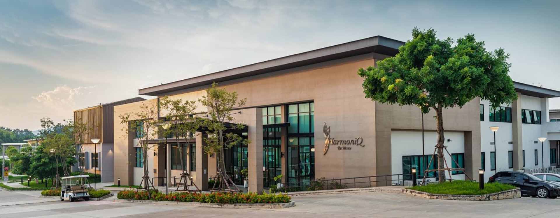HarmoniQ Residence Sriracha