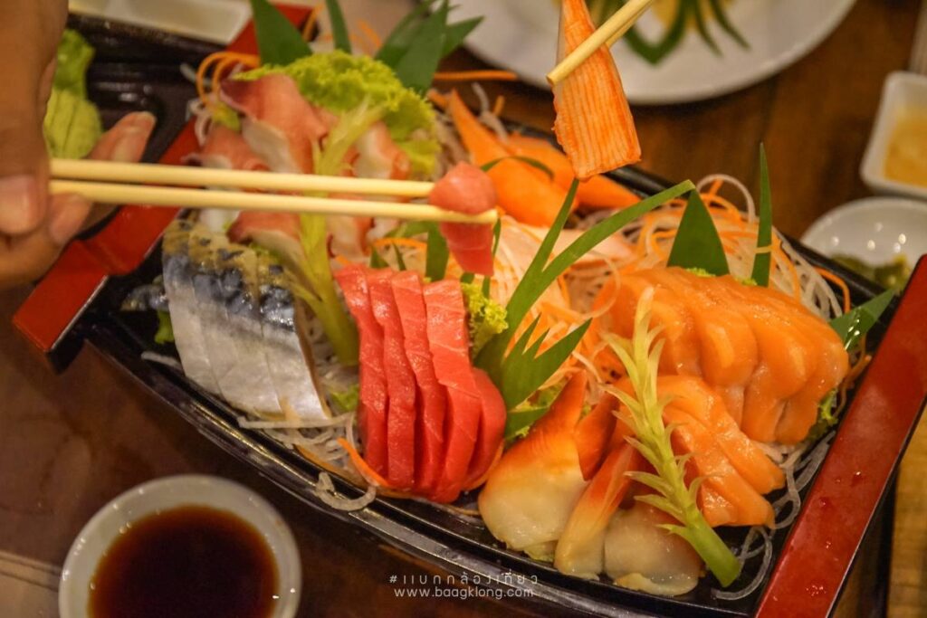 Balcony Seaside Sriracha Hotel & Serviced Apartments｜館内レストランの料理（刺身盛り。目視確認済み）