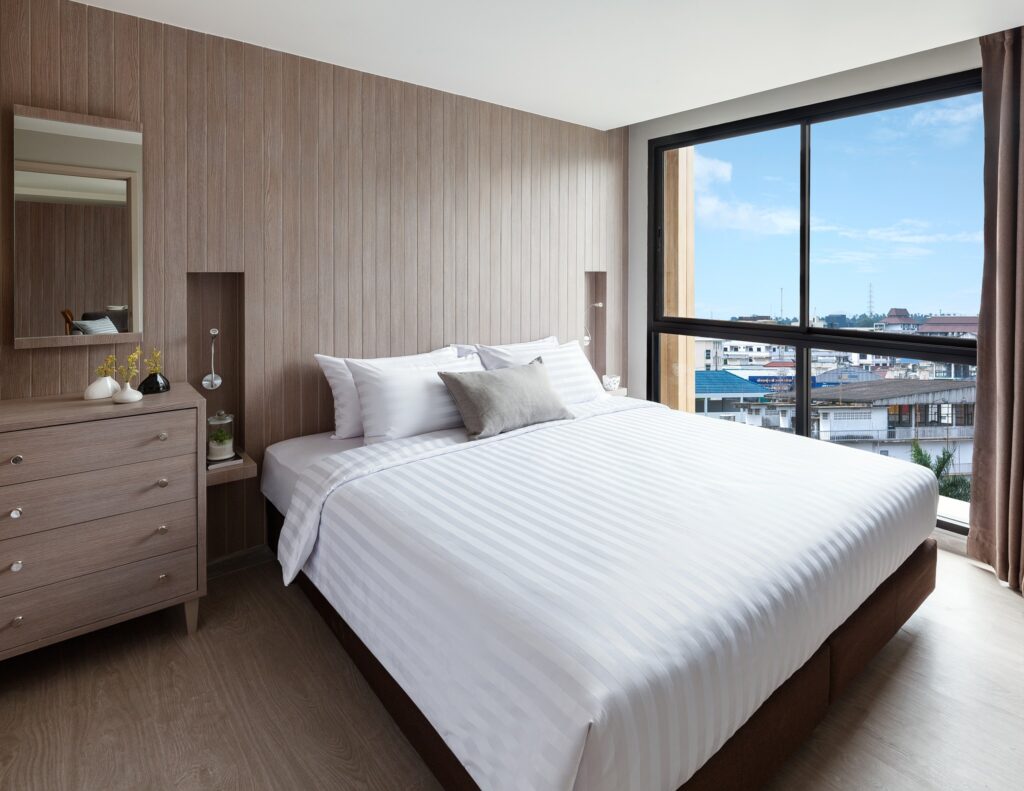 Madera Residence Sriracha｜1ベッドルームプレミアタイプ ベッドルーム（alt『One Bedroom Premier - Bedroom resized』より）