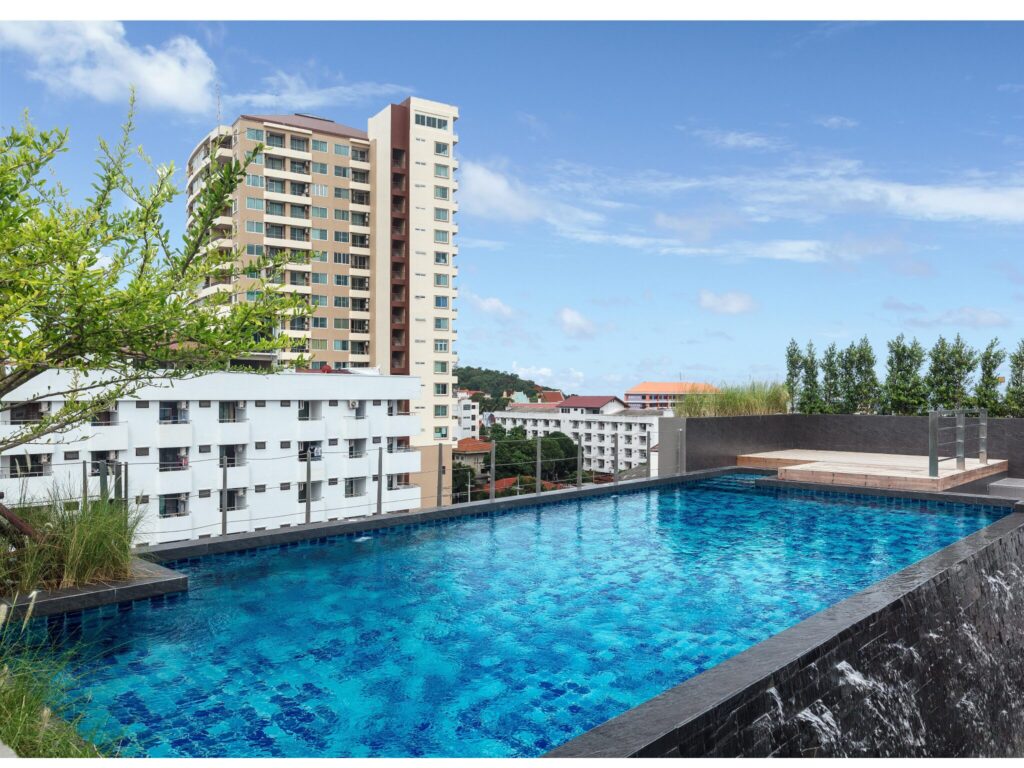 Madera Residence Sriracha｜プール（alt/title『Pool ver B resized』より）